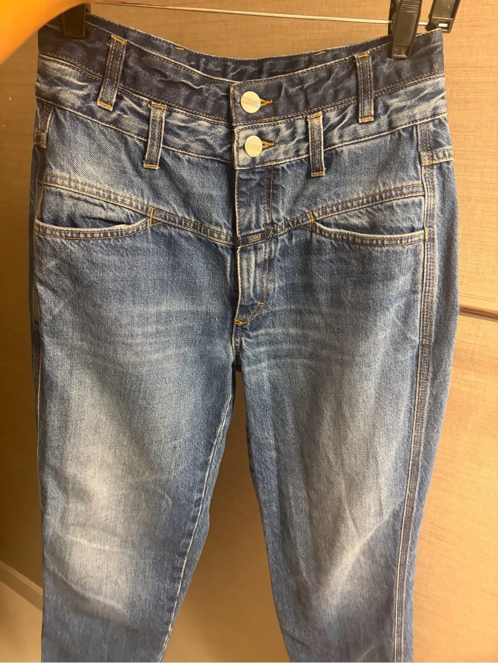 Closed slim straight